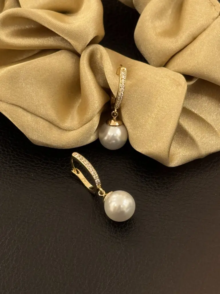 Pearl Sway Danglers